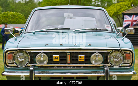 L'avant d'une Ford Cortina, sur l'affichage à l'Audley End Road and Rail 2011 Gala à vapeur. Banque D'Images