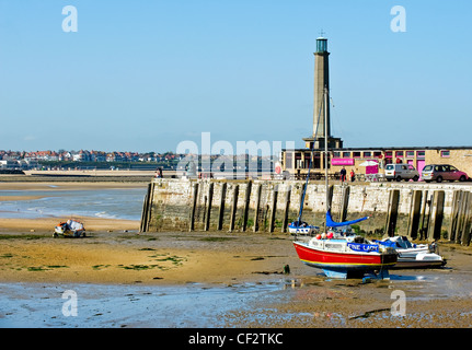 Phare de Margate et Lighthouse Bar à la fin de St James's Harbour bras. Banque D'Images