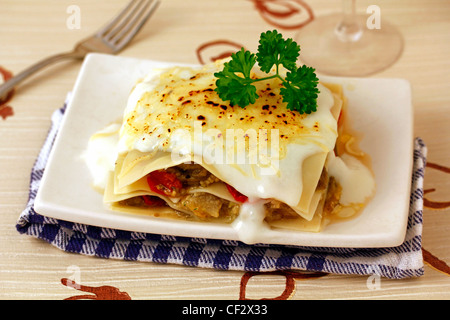 Lasagne aux légumes et la baudroie. Recette disponible. Banque D'Images