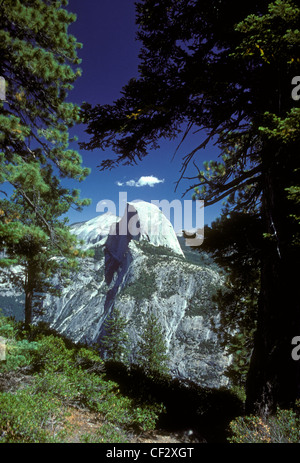 Demi Dôme, vu de l', Glacier Point, Yosemite National Park, Californie Banque D'Images