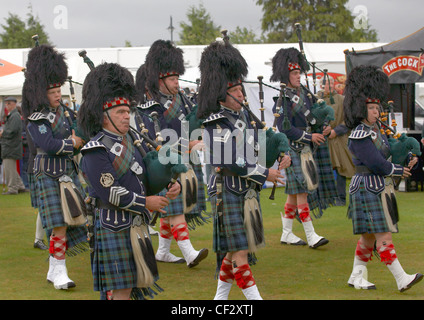 Une marche pipe band se produiront au Lonach Highland Games, et de collecte (facturé comme 'Äö√√≤Ñ le plus amical Ecosse Highland Ga Banque D'Images