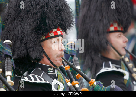 Les cornemuseurs au Lonach Highland Games, et de collecte (présenté comme ''Scotland le plus amical Highland Games') qui a lieu chaque année Banque D'Images