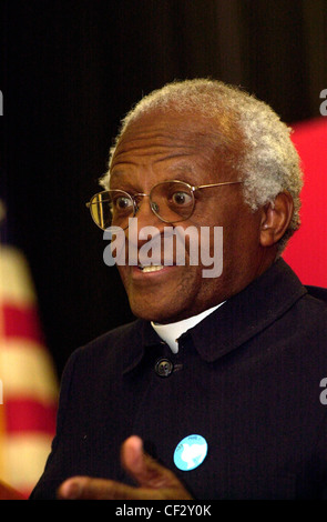 L'archevêque Desmond Tutu parle à Cardozo Law School le 1 avril 2003 où il a reçu un prix de l'école Banque D'Images