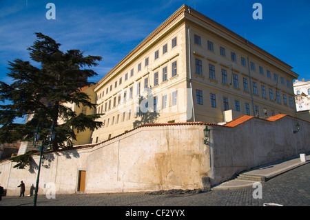 Palais Schwarzenberg extérieur et Ke Hradu street le quartier du château Hradcany Prague République Tchèque Europe Banque D'Images