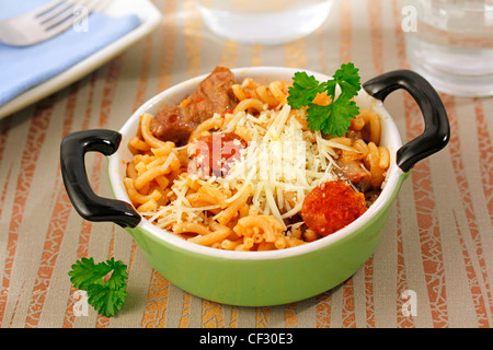 Nouilles au chorizo. Recette disponible. Banque D'Images