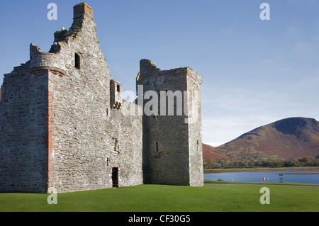 La ruine de Lochranza Castle au milieu de Lochranza sur l'île d'Arran. Banque D'Images