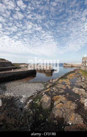 Port de Portsoy, achevée en 1693 est peut-être le plus ancien port naturel de l'Europe. Banque D'Images