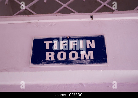 Tiffin Room. Un signe plus de porte dans l'Inde. Banque D'Images