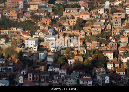 Vue sur la ville de logements, de collines et de rizières. Antananarivo. Madagascar. Banque D'Images