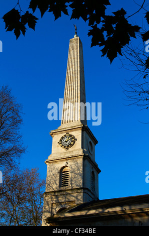 L'obélisque flèche de saint Luc, une église anglicane historique musique maintenant un centre exploité par l'Orchestre symphonique de Londres et connu Banque D'Images