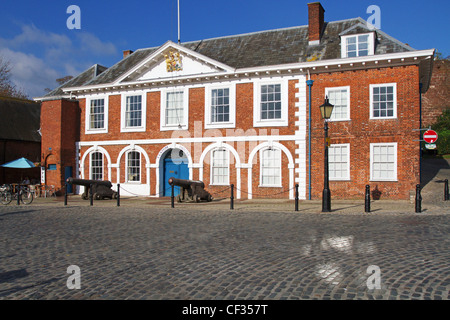 Le Custom House Exeter sur le quai a été construit en 1680-1 et a été utilisé par les douanes et l'accise jusqu'en 1989. Banque D'Images