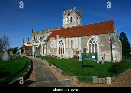 L'église St Pierre qui est un ancien sanctuaire Saxon à Wootton Wawen. Banque D'Images