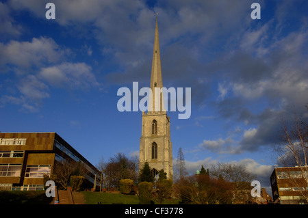 La flèche de l'église en ruine de St Andrews, dans le centre-ville de Worcester. Banque D'Images