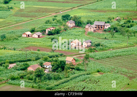 Village typiquement malgache près d'Antsirabe, hautes terres de Madagascar Banque D'Images