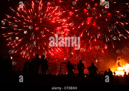 D'artifice lors du feu de Calton Hill, à Édimbourg. Banque D'Images