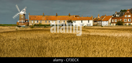 Une vue panoramique du Claj moulin et le village. Banque D'Images