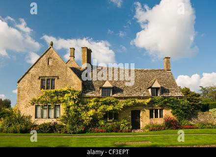 Un cottage de couleur miel à Chipping Camden dans le Gloucestershire. Banque D'Images