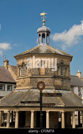 Le marché du beurre ou la croix octogonale (marché construit par Thomas se casse en 1747) dans le centre de la ville de Barnard Castle. Banque D'Images