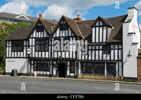 The Black Swan pub dans Peasholme vert, construit en 1417 comme résidence familiale. Banque D'Images