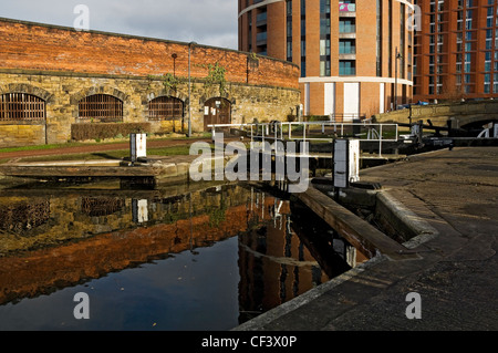 Office de verrou sur le canal de Leeds et Liverpool. Banque D'Images