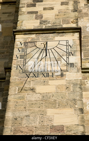 Close up d'un cadran solaire sur un mur à Ripon cathédrale. Banque D'Images