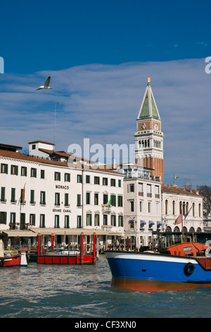 Hôtel Monaco donnant sur le Grand Canal - Venise, Venezia, Italie, Europe Banque D'Images