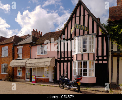 Un vieux signe Hovis sur un cadre en bois en construction Place du marché. Lavenham est souvent appelée la ville médiévale la plus complète dans l'établissement Brit Banque D'Images