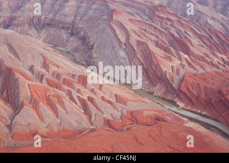 VUE AÉRIENNE.La rivière San Juan bissectrice de l'anticlinal de Raplee.Mexican Hat, comté de San Juan, Utah, États-Unis. Banque D'Images