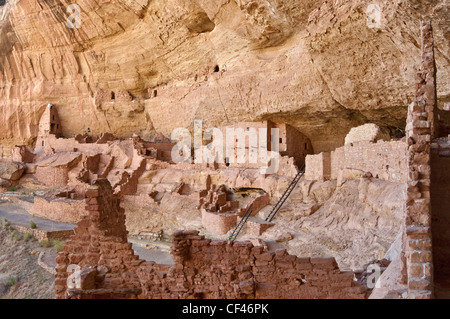 Maison longue falaise demeurant dans l'alcôve à Wetherill Mesa de Mesa Verde National Park, Colorado, USA Banque D'Images