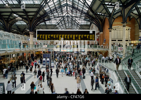 Une vue de la promenade à la gare de Liverpool Street. Banque D'Images