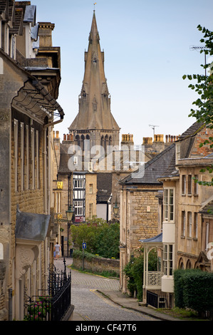 Une grange Hill vers le bas sur Tous les Saints Place à Stamford. Banque D'Images