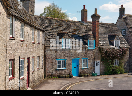 Old Stone cottages en Corfe Castle. Banque D'Images