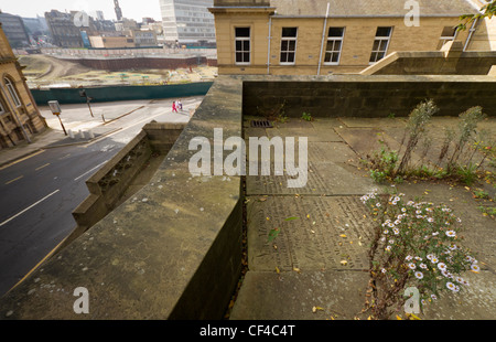 Pierres tombales en dehors de cathédrale de Bradford. Banque D'Images