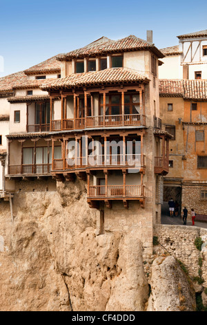 Casa Colgadas ou maisons suspendues, qui abrite maintenant le Musée espagnol des arts abstraits, Cuenca, Espagne. Banque D'Images