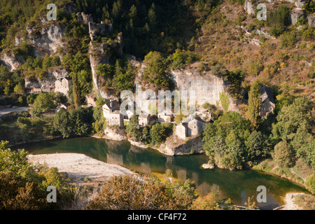 Le petit village abandonné de Castelbouc et son château dans les gorges du Tarn, le Languedoc-Roussillon. Banque D'Images