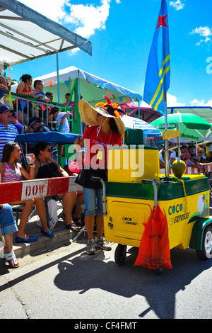 Grand Parade à Aruba pour célébrer le festival Carnaval 58 Banque D'Images