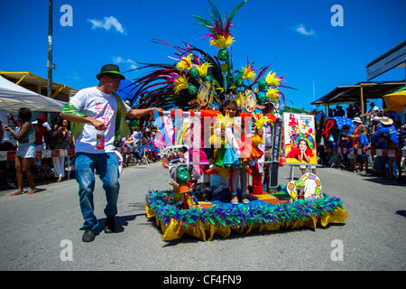 Grand Parade à Aruba pour célébrer le festival Carnaval 58 Banque D'Images