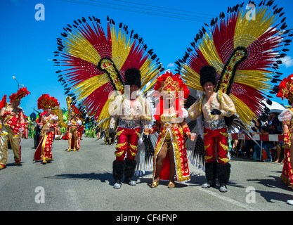 Grand Parade à Aruba pour célébrer le festival Carnaval 58 Banque D'Images