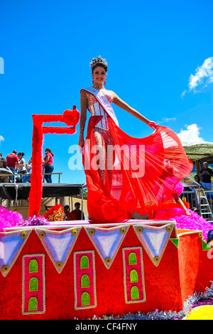 Grand Parade à Aruba pour célébrer le festival Carnaval 58 Banque D'Images