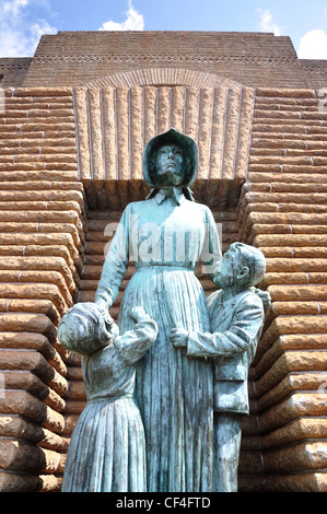 Femme et enfants Voortrekker statue, le Voortrekker Monument, Pretoria, la Province de Gauteng, Afrique du Sud Banque D'Images