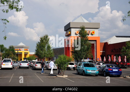 Carnival Mall shopping center, Brakpan, près de Johannesburg, la Province de Gauteng, Afrique du Sud Banque D'Images