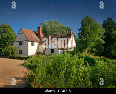 Willy Lott's Cottage, un 16ème siècle qui dispose de chalets dans la peinture de John Constable, le Hay Wain. Banque D'Images