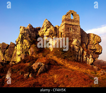 Roche Rock le Hensbarrow commun. St Michael's chapelle fut construite dans une masse de granit haut de 60 pieds comme un ermitage (avec une chapelle au-dessus Banque D'Images