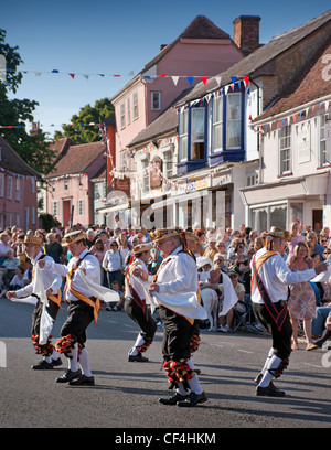 Morris Dancing le centenaire Morris Dancing Festival à Thaxted. 2011 est le centenaire de la fondation en décembre 1911 de th Banque D'Images