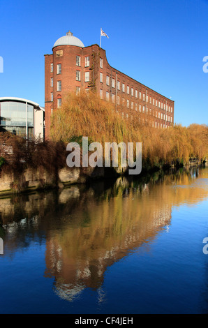 St James Mill sur les rives de la rivière Wensum à Norwich. Banque D'Images