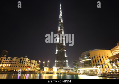 Gratte-ciel Burj Dubaï vue générale de nuit, Dubaï, Émirats Arabes Unis Banque D'Images