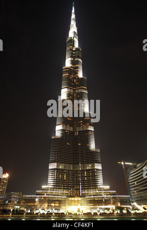 Gratte-ciel Burj Dubaï de nuit vue générale, Dubaï, Émirats Arabes Unis Banque D'Images