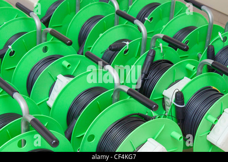 Groupe d'enrouleurs pour câble vert nouvelle installation fibre optique Banque D'Images