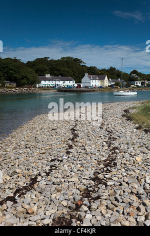 Le joli petit port de Red Wharf Bay sur l'île d'Anglesey au Pays de Galles. Banque D'Images