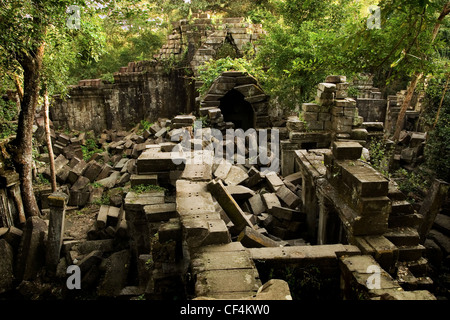 Beng Mealea, ancien temple ruines dans la jungle, au Cambodge. Banque D'Images